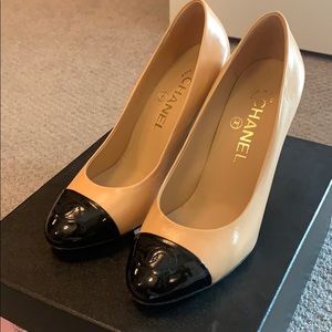 Chanel two toned pumps 35.5